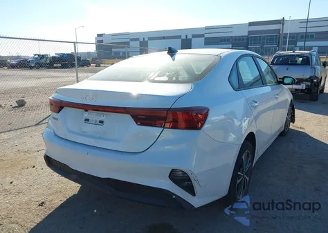 2024 Kia Forte Lxs z USA, uszkodzony, nr VIN 3KPF24AD7RE767734